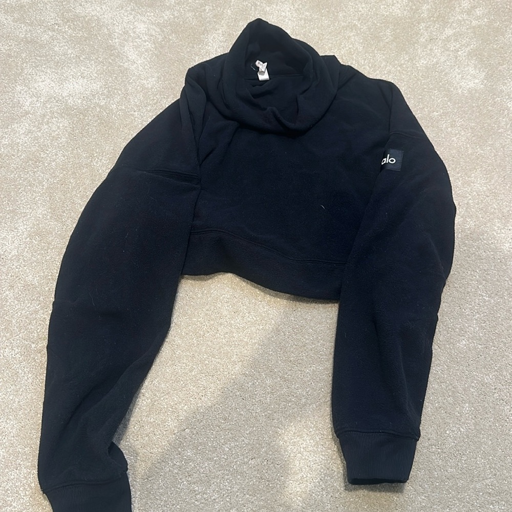 ALO SHERPA CROPPED scowl neck